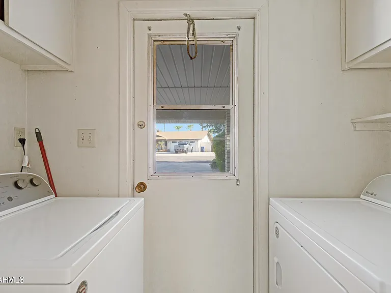 1036 E Geneva Dr — Photo 18