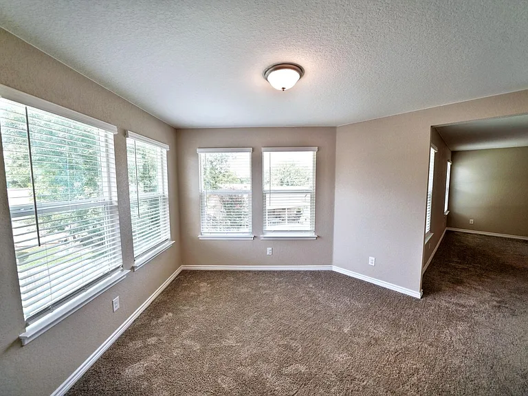 107 Kyle Cv — Photo 32