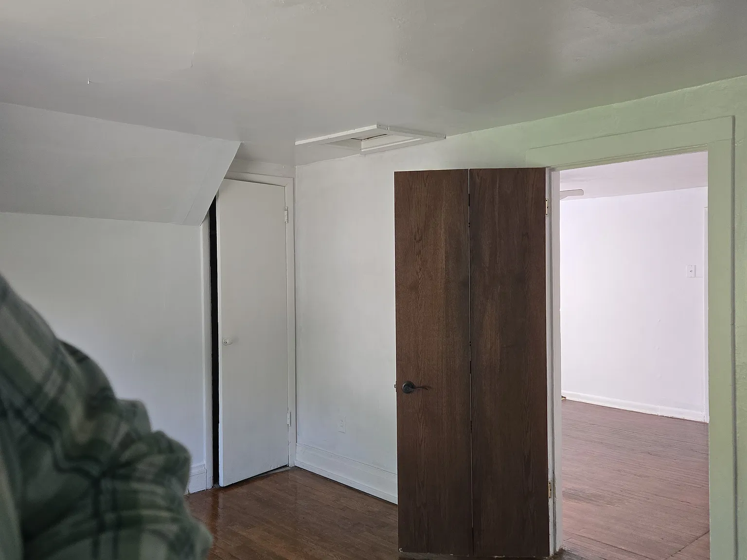 413 1/2 W Lapeer St — Photo 2