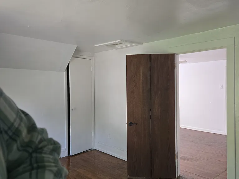 413 1/2 W Lapeer St #1 — Photo 2
