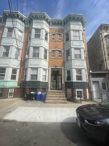 6 Webster Ave #5 Photo 1 6 Webster Ave #5 Photo 1