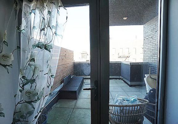 3rd image of 170 Meserole St APT 4R