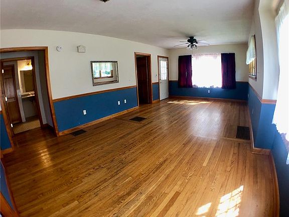 3rd image of 702 Oakmont Ave