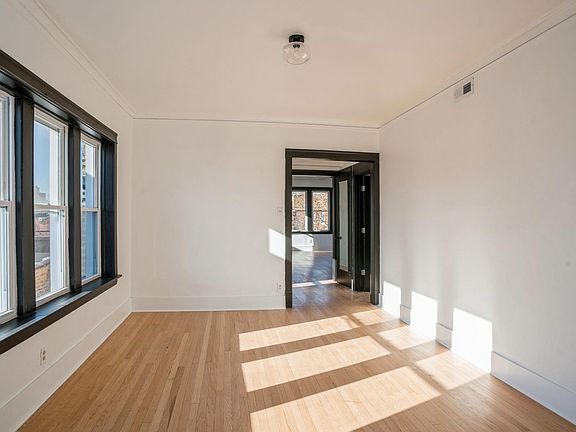 4th image of 6321 N Oakley Ave