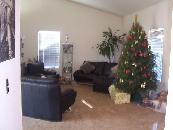 3rd image of 746 Fairmont Dr