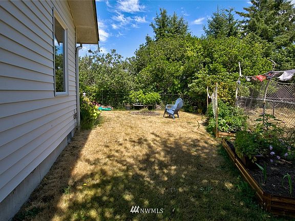2nd image of 860 Willow Court