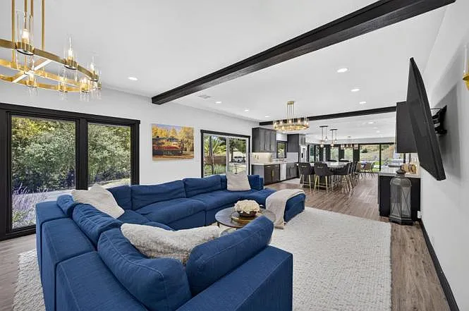 6 bed, 4527 sqft, $29,500 — Photo 4