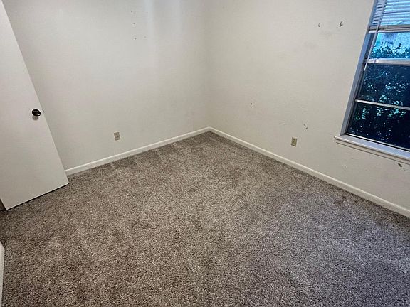 4th image of 402 Summer Ct #4C