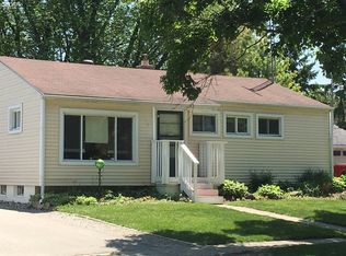 813 Southwood Dr, Fenton, MI 48430
