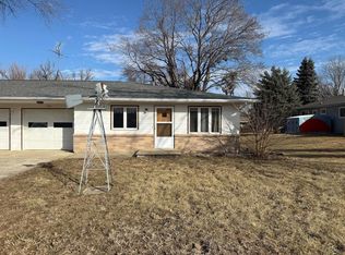 513 2nd St NW, Orange City, IA 51041