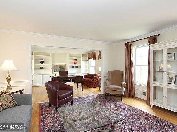5th image of 987 Redberry Ct