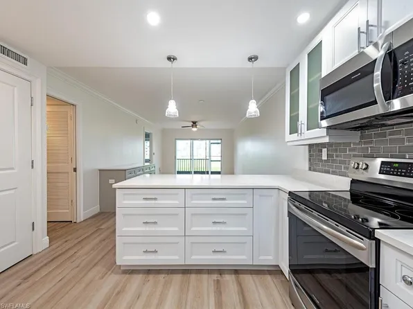 17 High Point CIR N #106, NAPLES, FL 34103