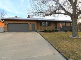 54 Sunrise Dr, Watertown, SD 57201