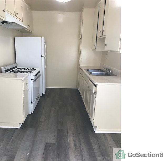 1st image of 601 W 80th St #16