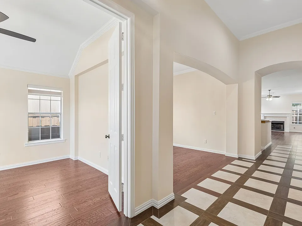 1964 Camelot Dr