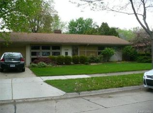 2534 Andover St, Trenton, MI 48183