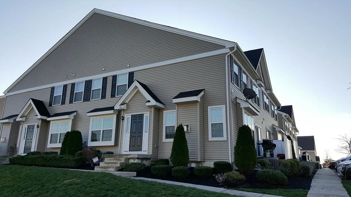 4 bed, 2.5 bath, 2220 sqft, $2,675 — Photo 1