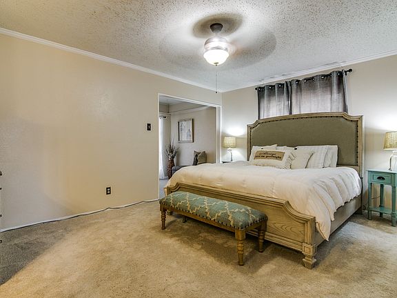 2nd image of 2202 Richwood Dr