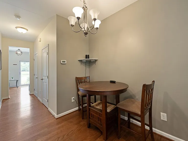 1504 Holly Grove Way — Photo 5