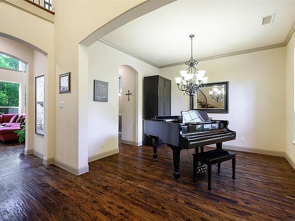 5th image of 4508 Knightsbridge Dr
