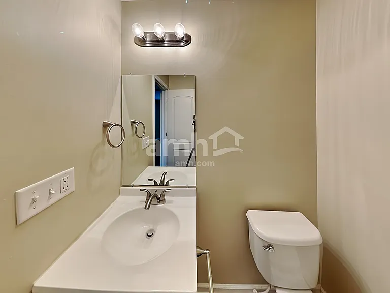 705 Loreto Ln — Photo 7