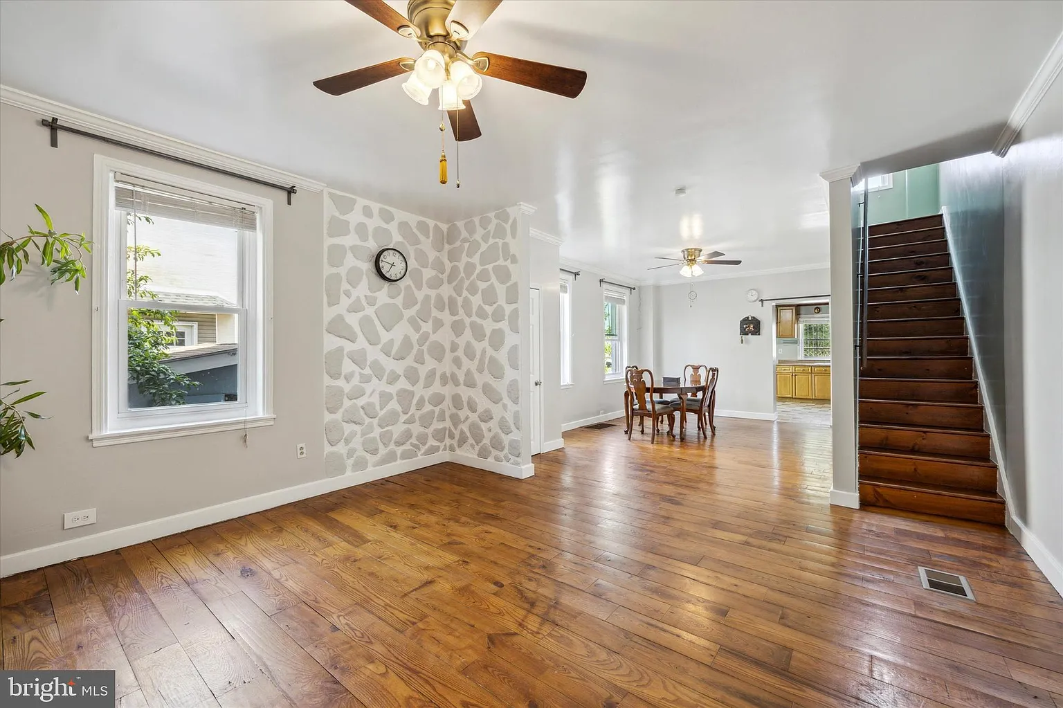 405 Church Ln photo 1
