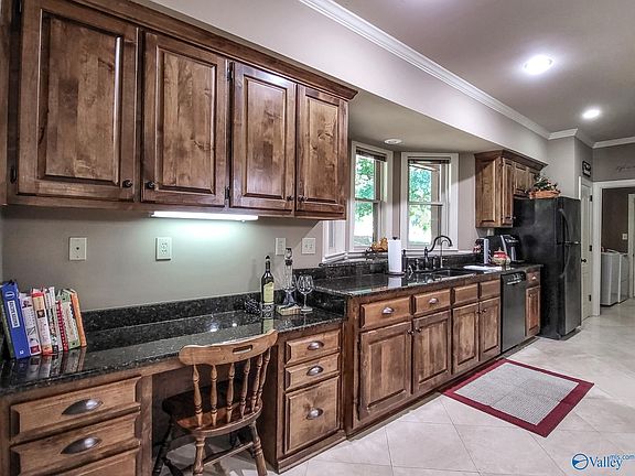 5th image of 110 Henson Dr