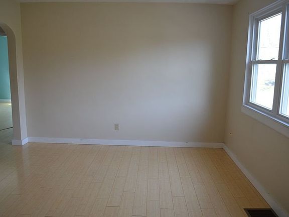 4th image of 78 Woodlawn Rd APT B