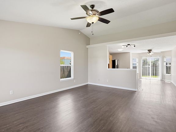 3rd image of 952 Pine Ridge Way