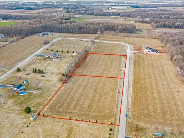 N6388 Diane Ct, Manawa, WI 54949
