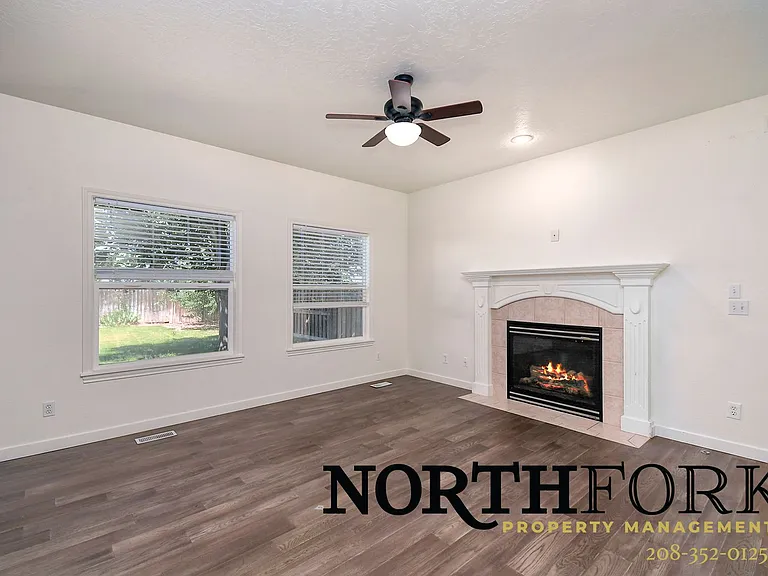 1322 E Grand Canyon St — Photo 7