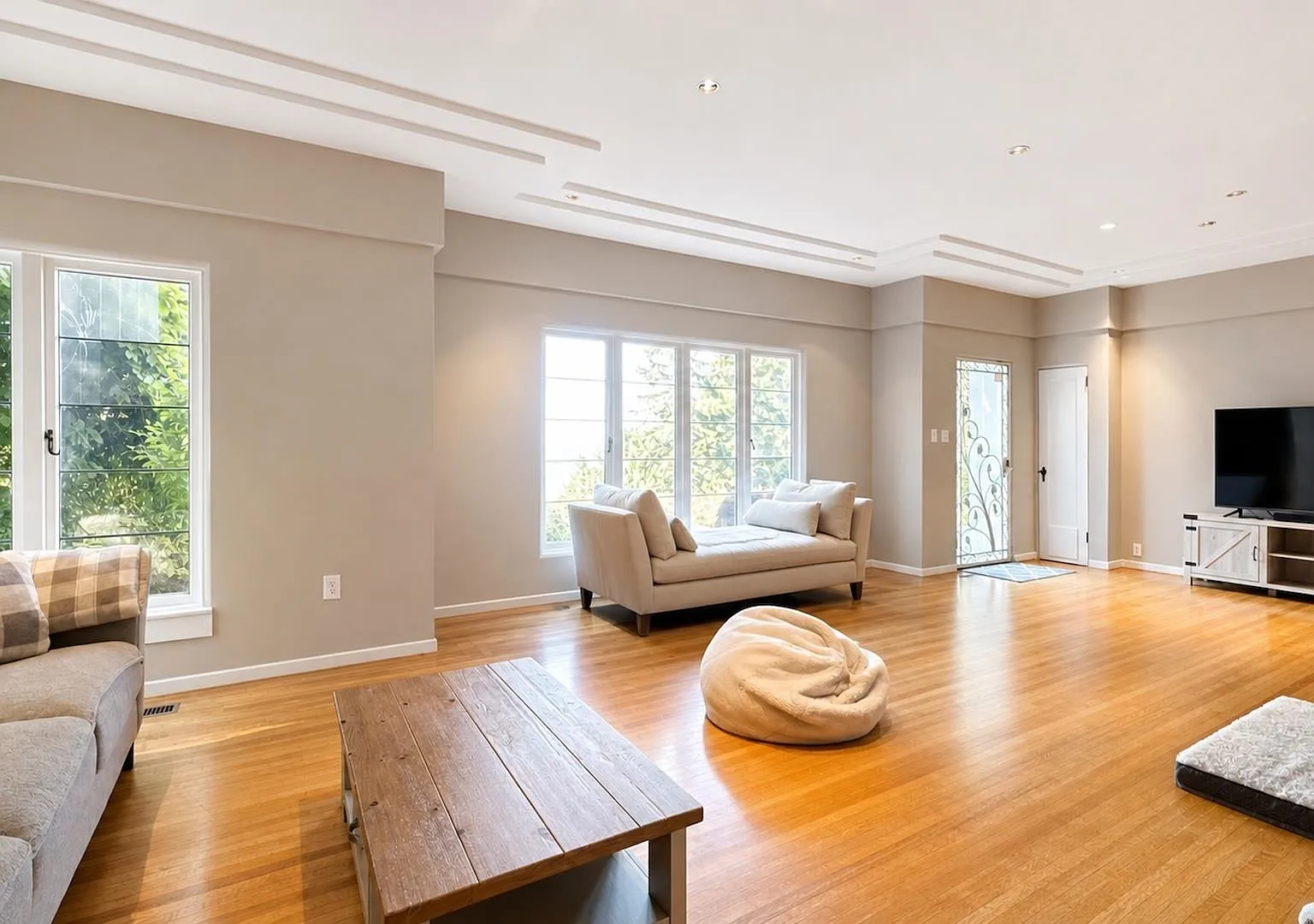 4 bed, 3867 sqft, $10,000 — Photo 4
