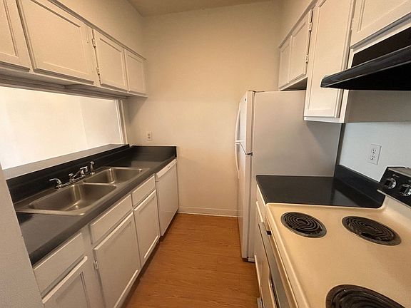 5th image of 2009 Greene St APT 413