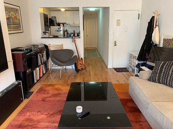 2nd image of 527 E 6th St #5W