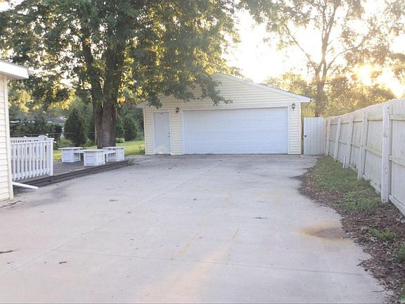 2nd image of 431 Hugo Ct