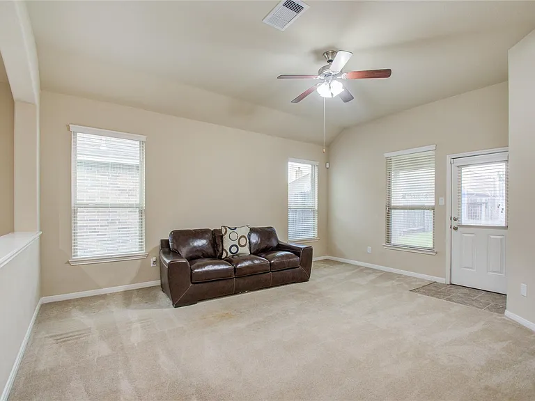 8710 Austin Thomas Dr — Photo 15