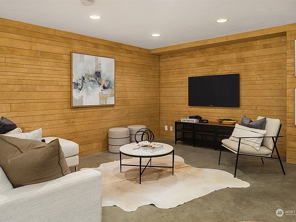 4th image of 810 Taylor Avenue N #21