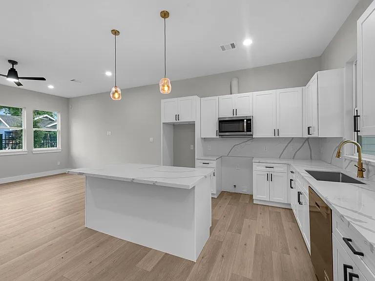 2348 Delafield St — Photo 6