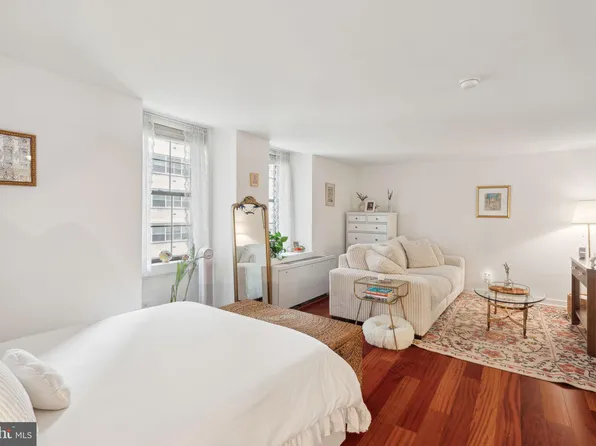 219 S 18th St #704, Philadelphia, PA 19103