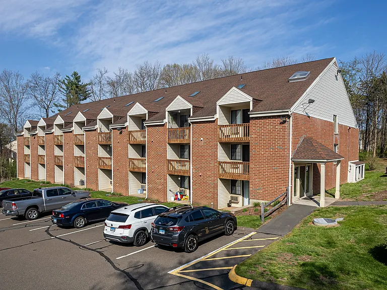 Ridgefield Apartments — Photo 17