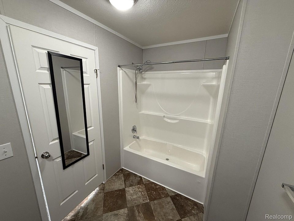 138 E Legrand St, photo 11