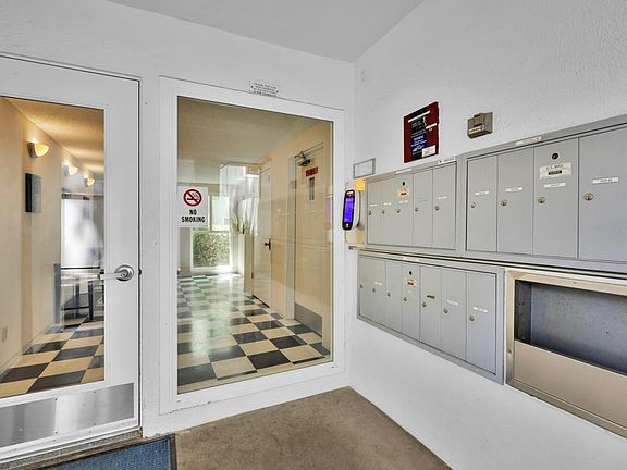 5th image of 1033 Shell Blvd APT 7