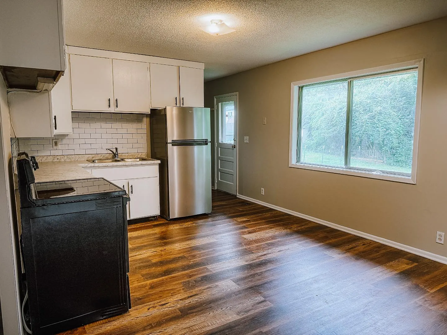 918 Skyline Dr — Photo 4