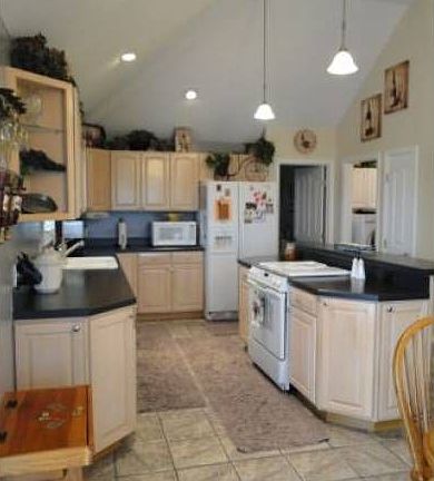 Lg kitchen with island
