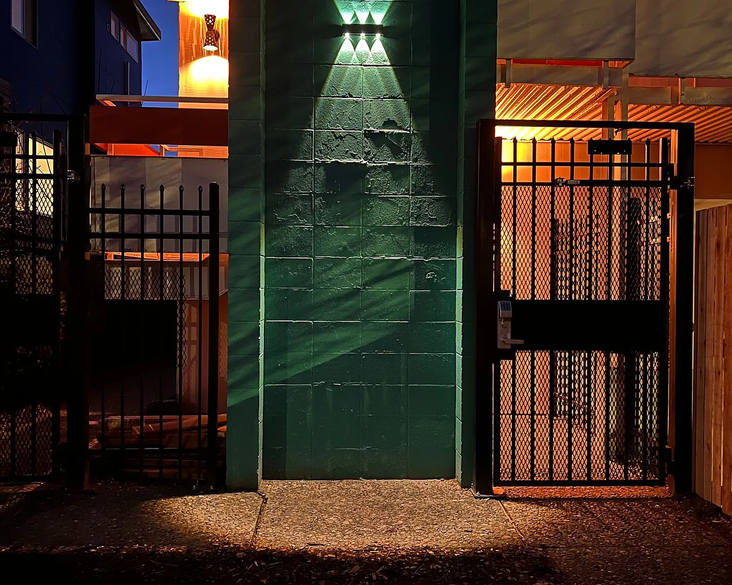 The Chateau Apartments — Photo 2