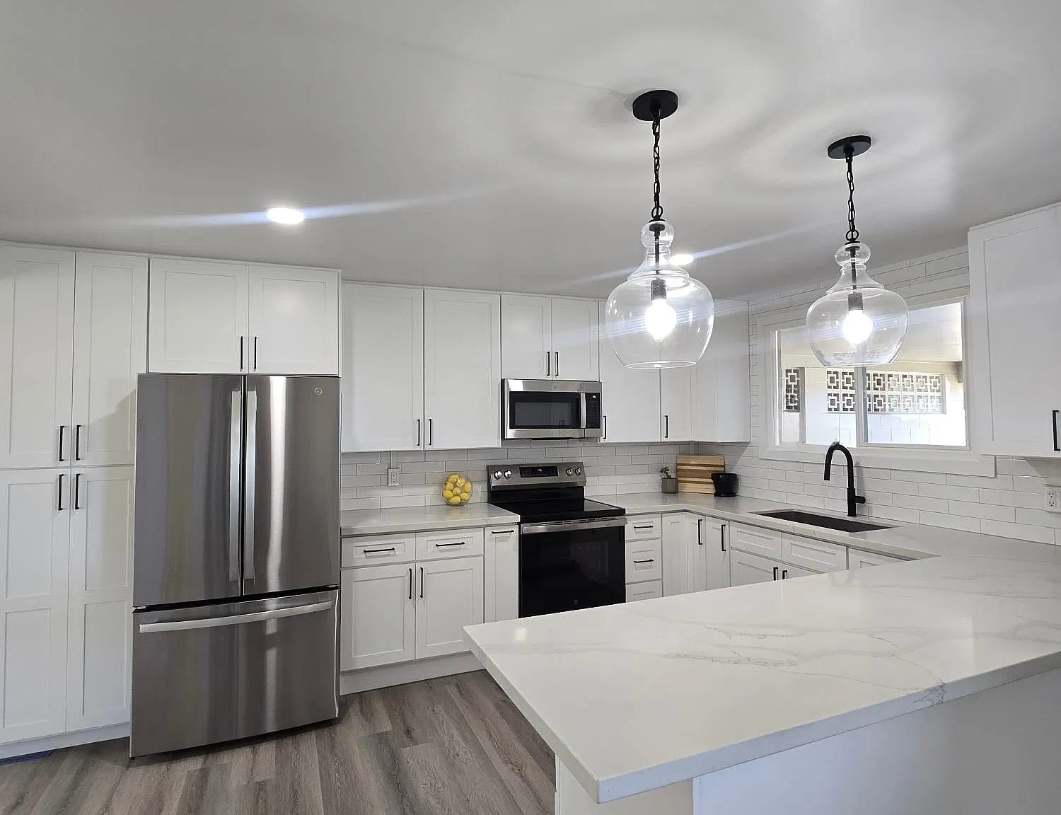 Fully Remodeled Spacious 4BR/2.5BA Single Family Room — Photo 3