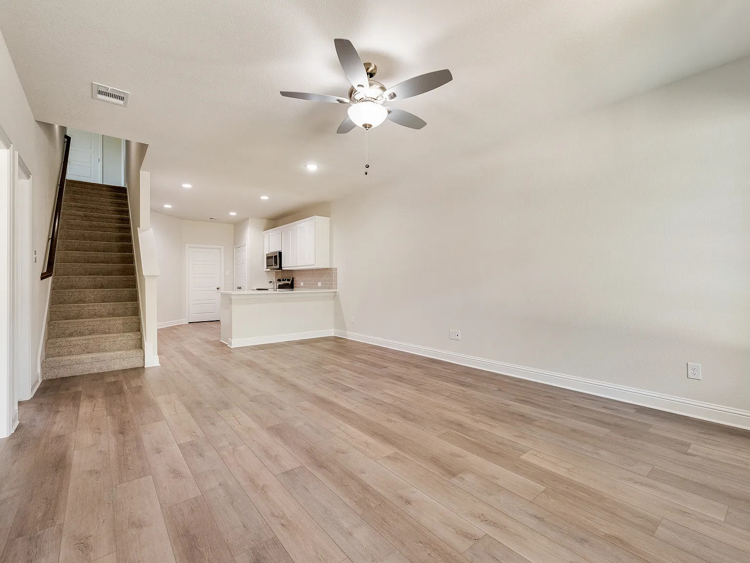 3 bed, 2.5 bath, 1860 sqft, $2,950 — Photo 4