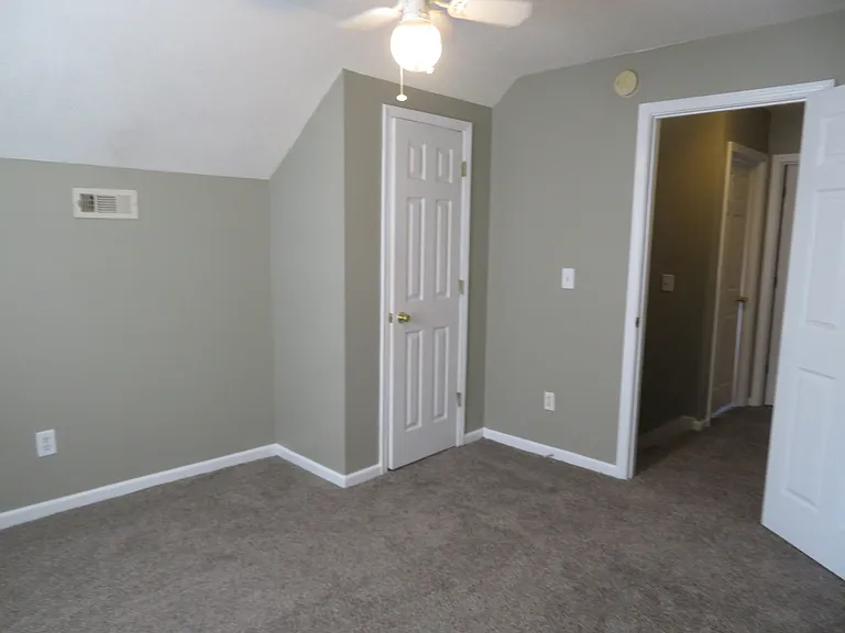 204 Springfield Cir #B — Photo 9