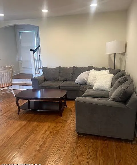 8 Roseld Ct — Photo 3