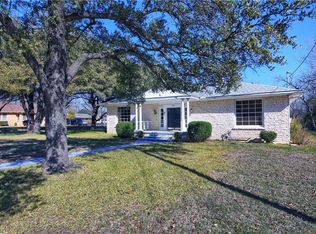 908 Sloan St, Taylor, TX 76574